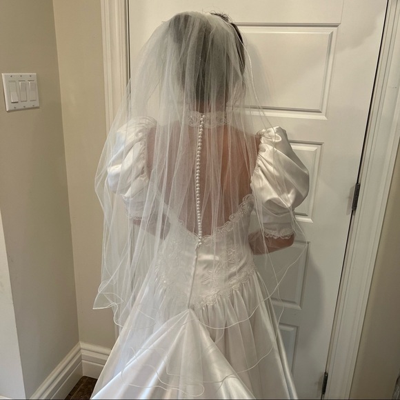 80S Lace Beaded Puff & Long Sleeved Winter White Wedding Gown Long Train & Veil - Picture 15 of 17